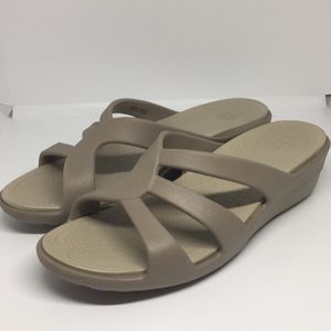 Crocs Sanrah strappy wedge size 10